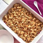 Švestkový crumble s mandlemi a marcipánem